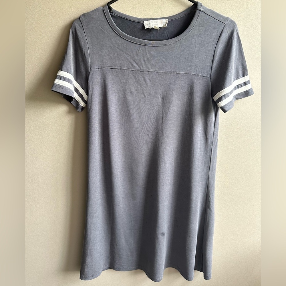 Pink Republic flowy gray t-shirt dress with white stripes